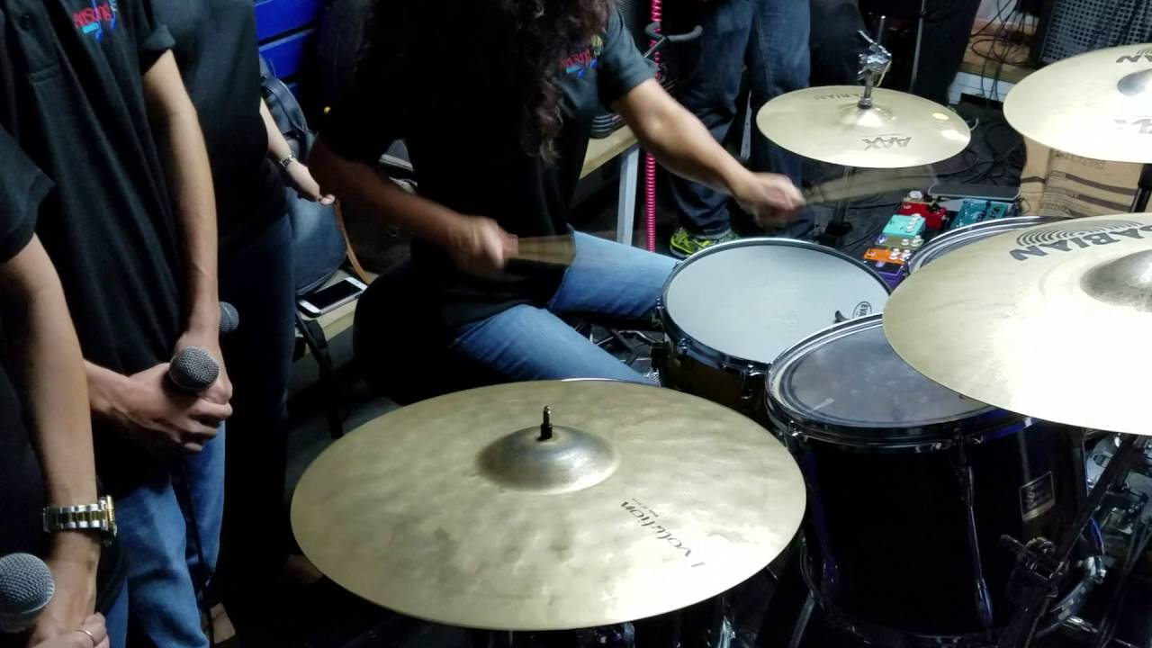 Marlene Grafals Solo de batería (Alabanza de Guerra)