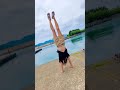 美女が逆立ちする動画