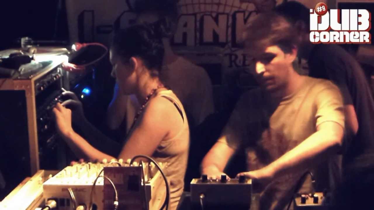 Rennes Dub Corner #9 - I-Skankers play "Ranking Fox - Free Mandela" (Dub Foundry) ①