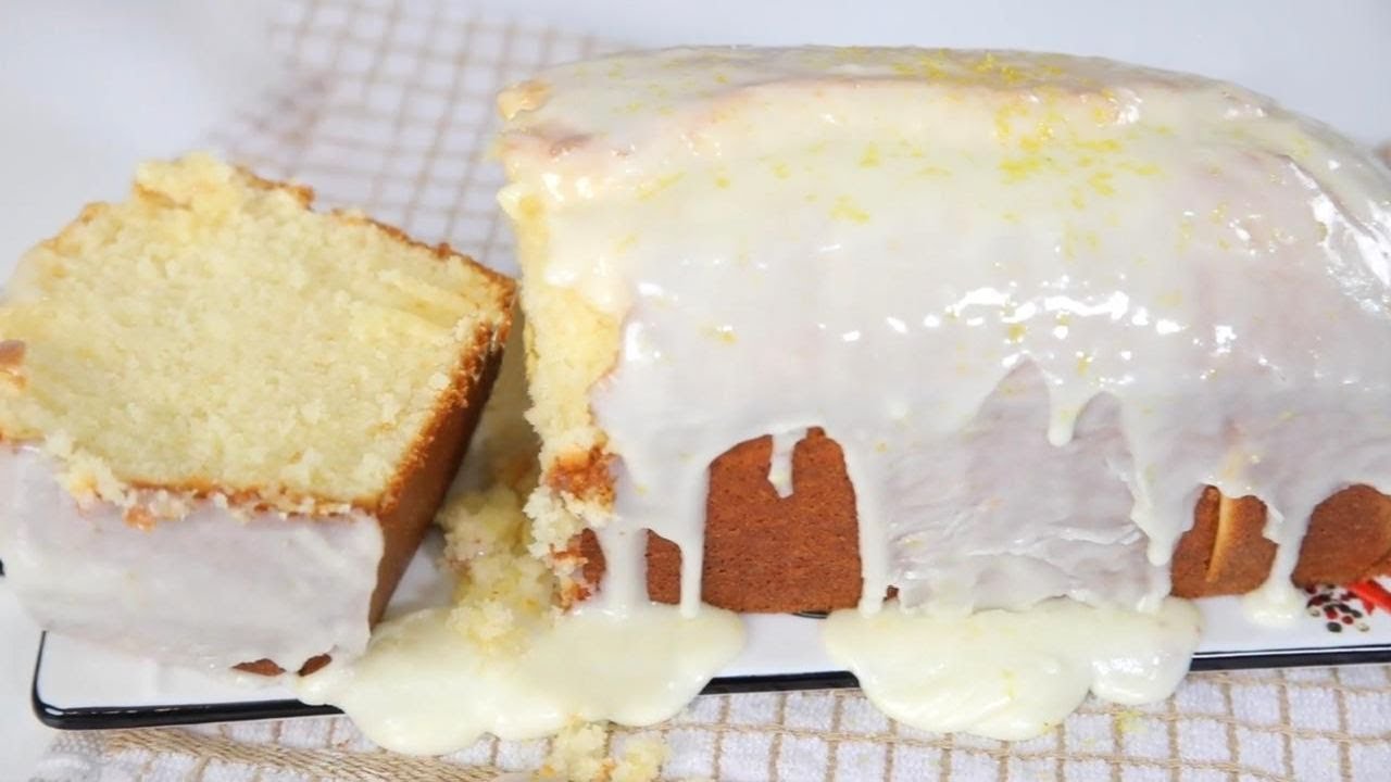 استعجلت وقطعت الكيك ساخن 🤭 وتفتت مني بس مستعجله اكل منه! طعمه لا يوصف