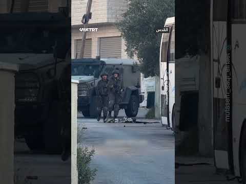 مجن دات قوات الاحتلال الإسرائيلي يلقين القنابل الصوتية على الصحفيين 