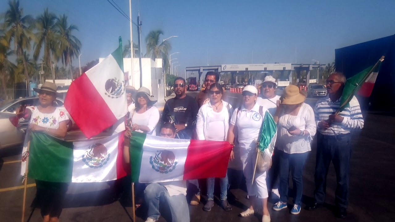 Illegal Toll Both at Cuyutlan, Mexico still extorting money from people