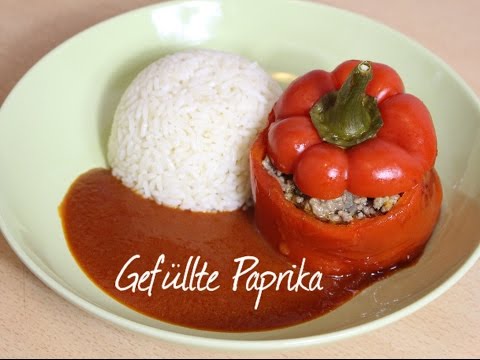 Gefüllte Paprika mit Hackfleisch und Reis. 