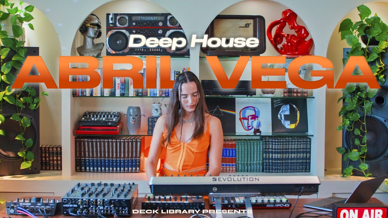 Deep House DJ LIVE SET with ABRIL VEGA | Deck Library - YouTube