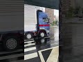 巨大トラック&巨大トレーラー　ど迫力の並走！