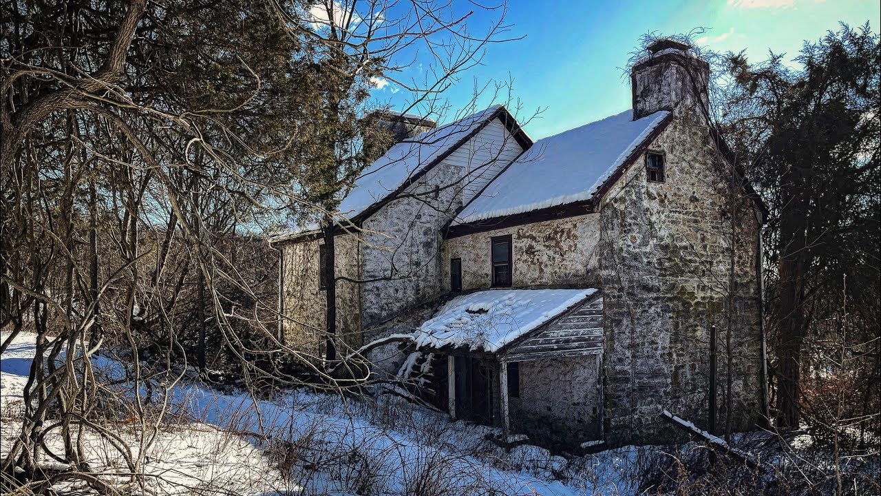 Sad Beautiful Abandoned Colonial Mill Owners Manor House Over 200 years old in Pennsylvania