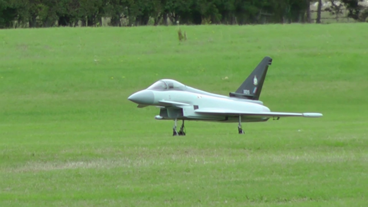 MODEL WORLD-----THE EUROFIGHTER video to gif