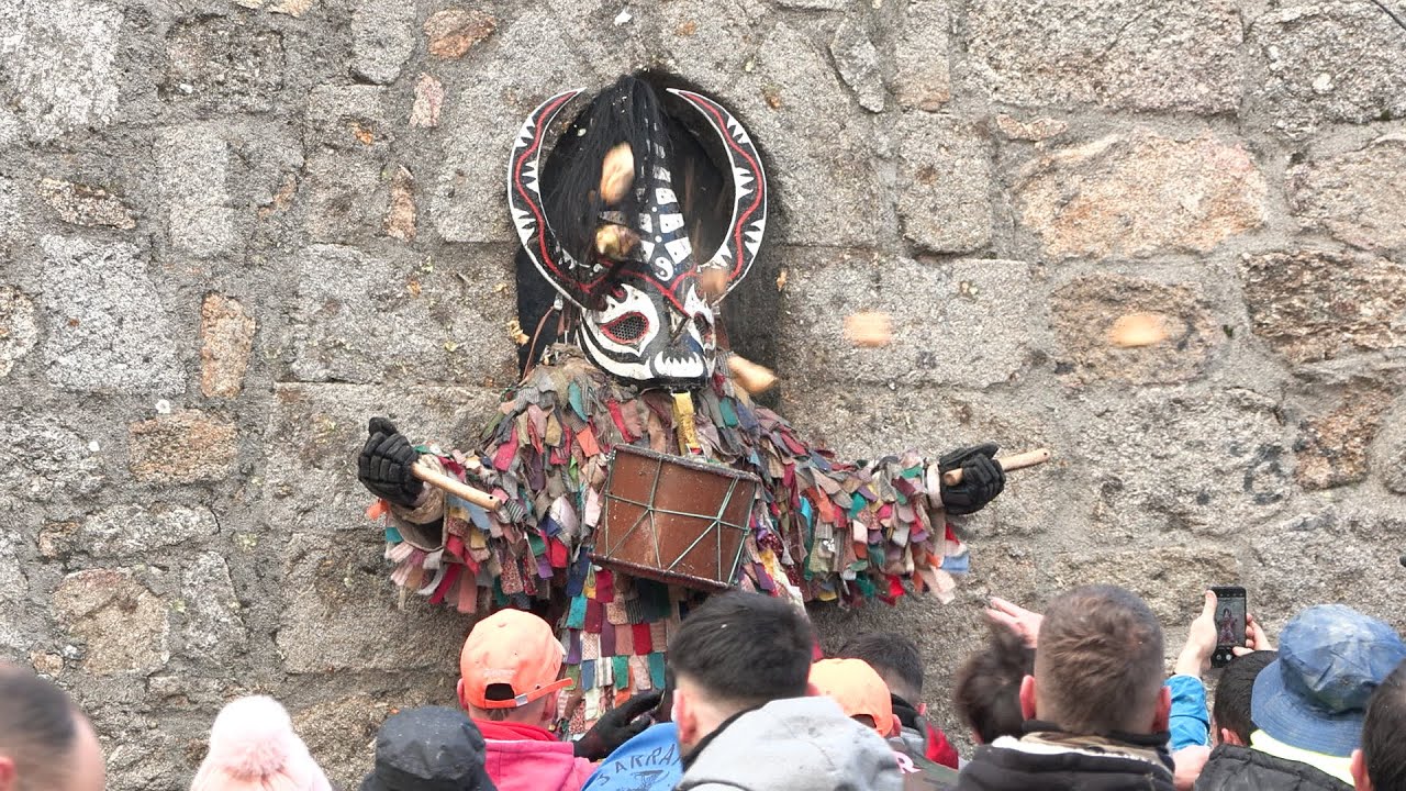 LLuvia de nabos en Piornal para castigar a Jarramplas