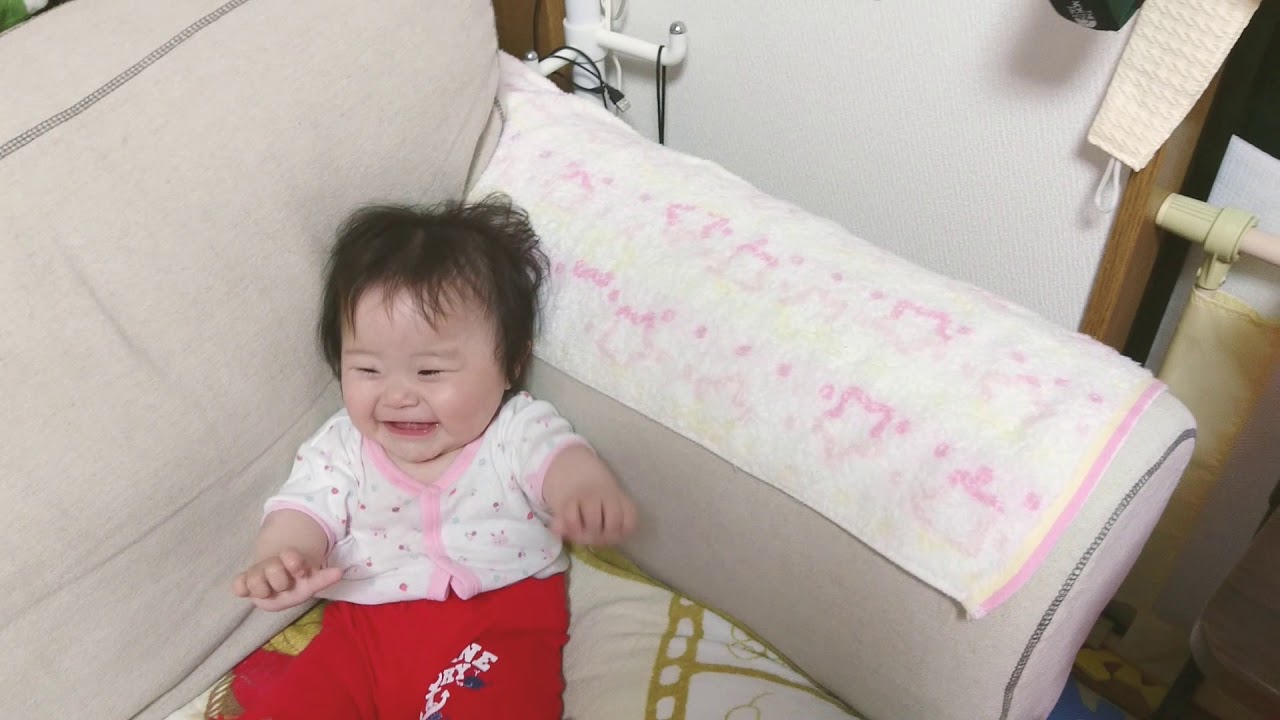 うちわで大興奮の赤ちゃん 0歳6ヶ月 女の子 Youtube