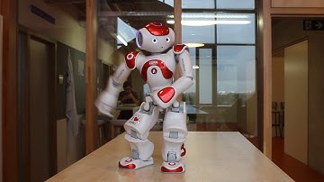Robot Zora danst op Thriller van Michael Jackson