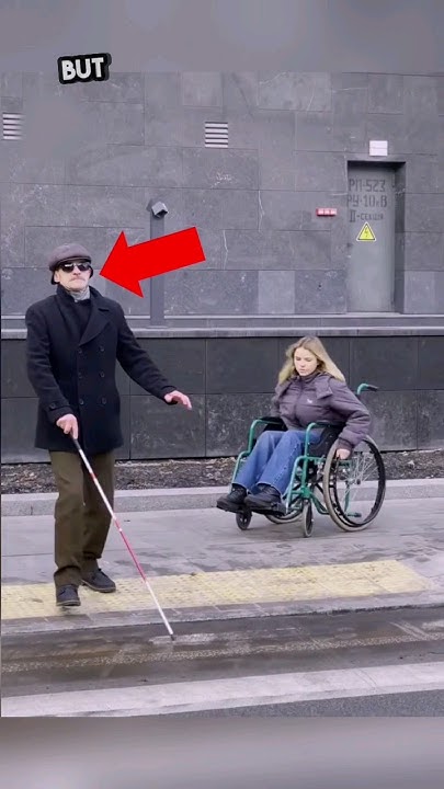 This blind man crossing the road when this happened! 🫨 - YouTube
