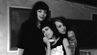 The Coathangers "Hurry" (Demo)