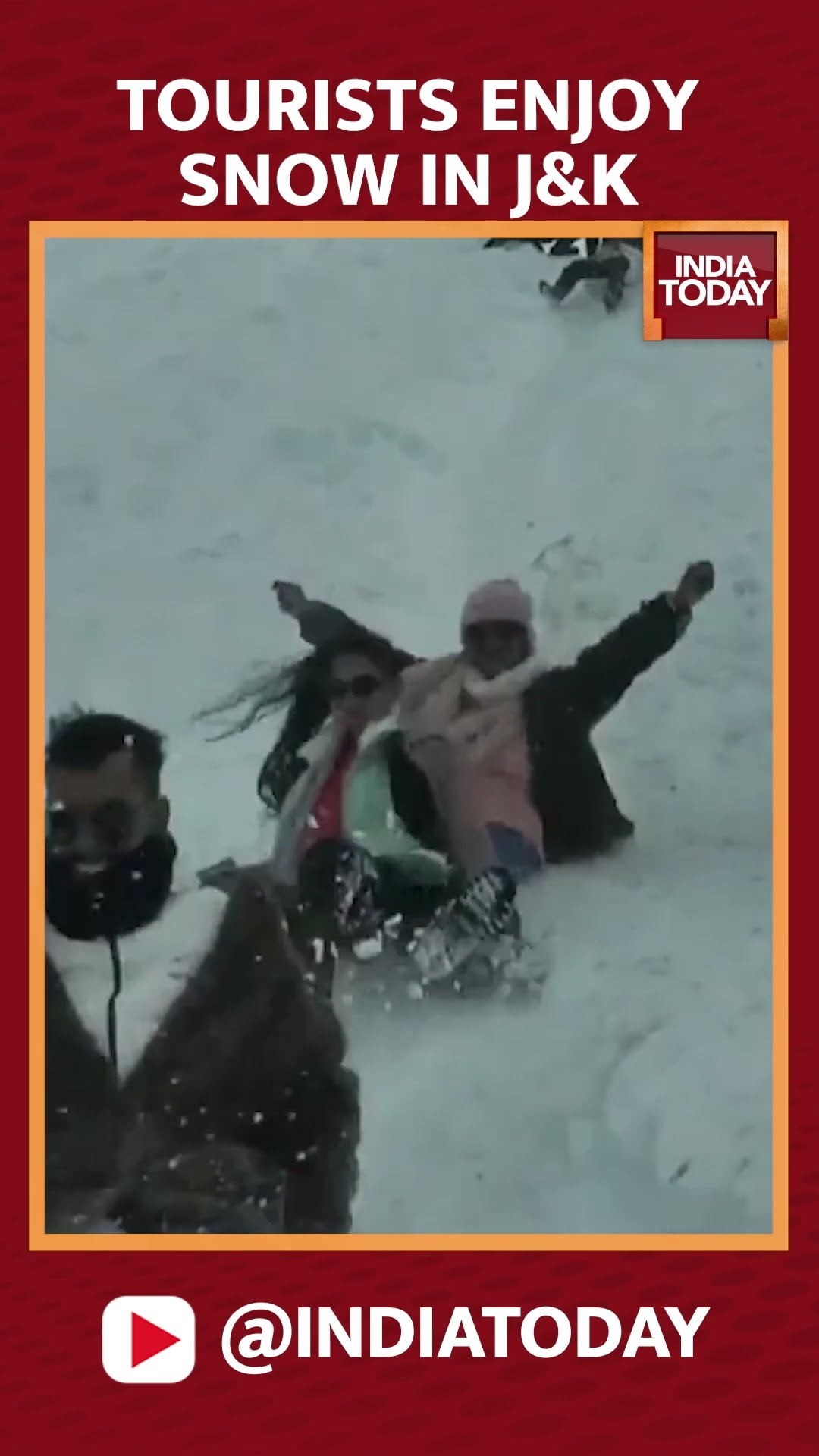 J\u0026K News: Tourists Enjoy Snow In Jammu And Kashmir’s Guldanda Meadow In Bhaderwah #snowfall #shorts
