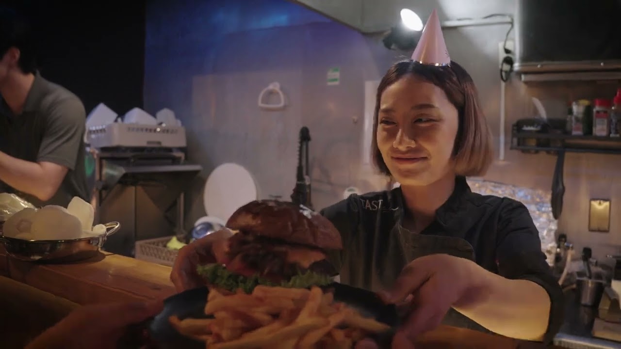 4-13 International Bar & Restaurant