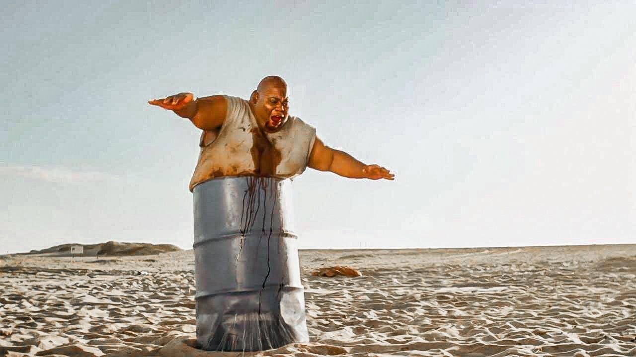 رمال تبلع وتأكل اي شخص يلامسها