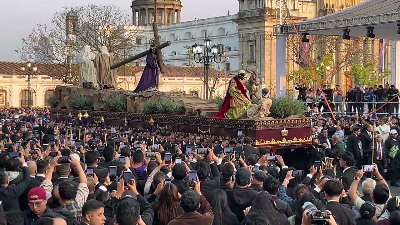 Mater Dolorosa |MF|. Jesús de los Milagros. Jueves del Silencio 2026. Paso por Parque Central [GT]