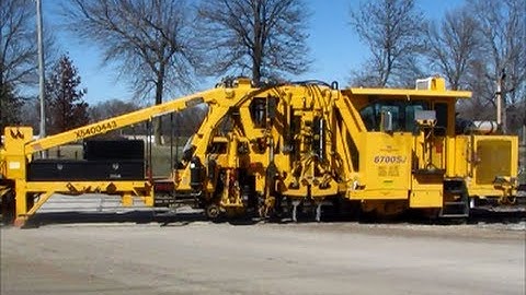 Three BNSF Maintenance Machines Enter Siding