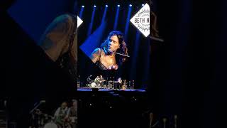 Beth Hart Tell her you belong to me live Amsterdam pt. 2
