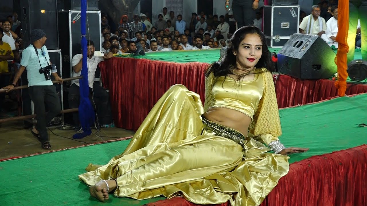 देश के हर बच्चे बच्चे ने देखा ये डांस ~ कोमल रंगीली डांसर || Komal Rangli Dance