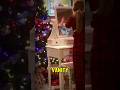 ¡No creerás lo que pasó con su regalo de Navidad! #shorts