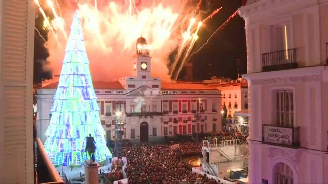 Madrid rings in New Year with fireworks show at Puerta del Sol square ...