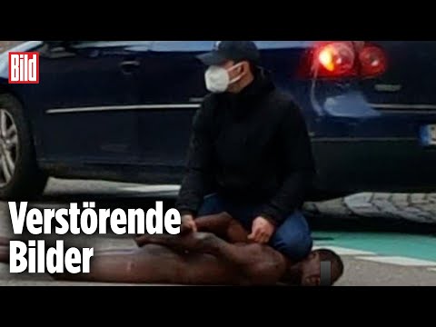 Polizei fixiert nackten Mann minutenlang auf Straße | Offenburg