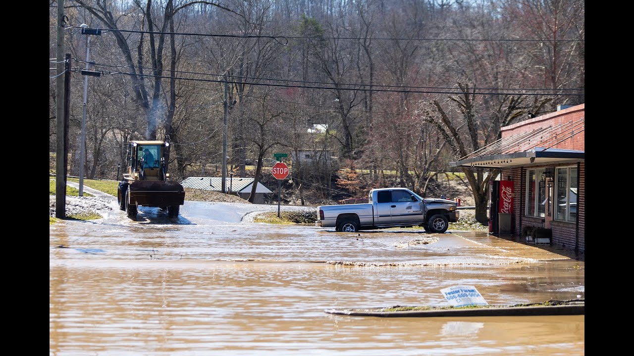 Watch the clean up begin after Beattyville, KY, flooding YouTube