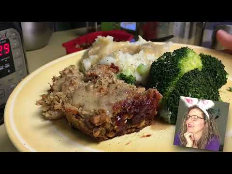 Instant Pot Meatless Loaf, Mashed Potatoes, McDougall Brown Gravy, Steamed Broccoli