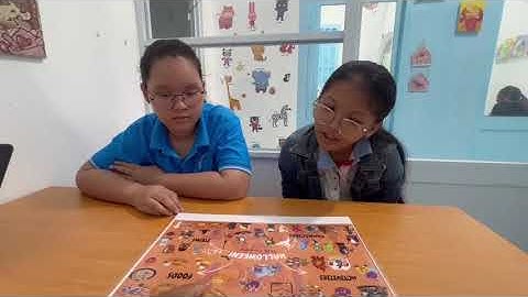 Tiếng Anh Giao Tiếp Phan Thiết: Vicky and Ami practice talking about Halloween
