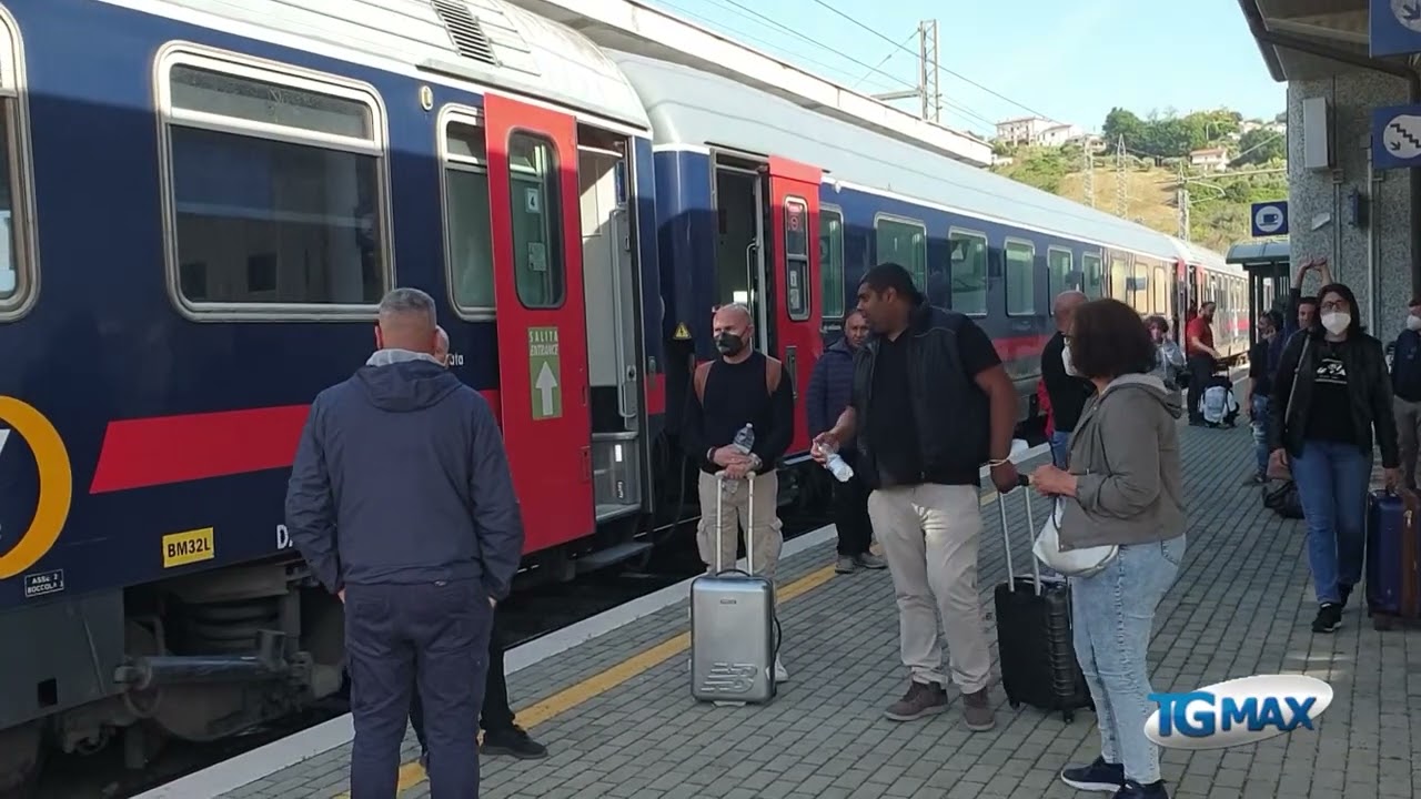 Fossacesia: svio di due carri dal convoglio merci, spezzata in due la linea Adriatica