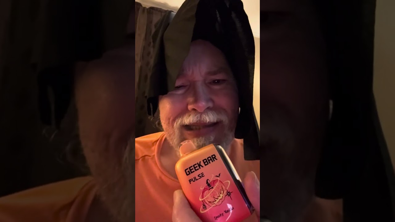 Geek Bar Halloween 🎃 Edition Spooky 👻 Vanilla 👀