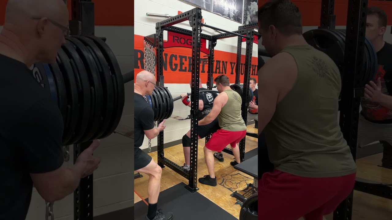 700lbs ON A CAMBERED BAR! 🤯 INSANE SQUAT!!