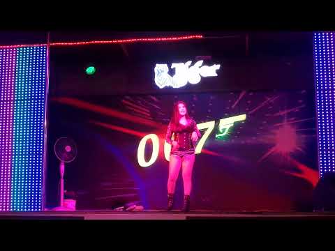 歌星：艳丽歌姬 COCO：歌曲：昨夜星辰。