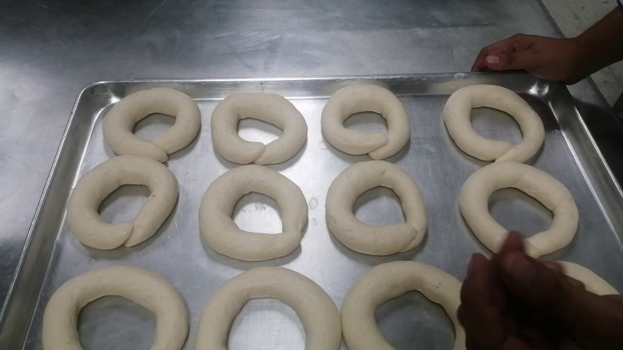 Rosca roja pintada dulce