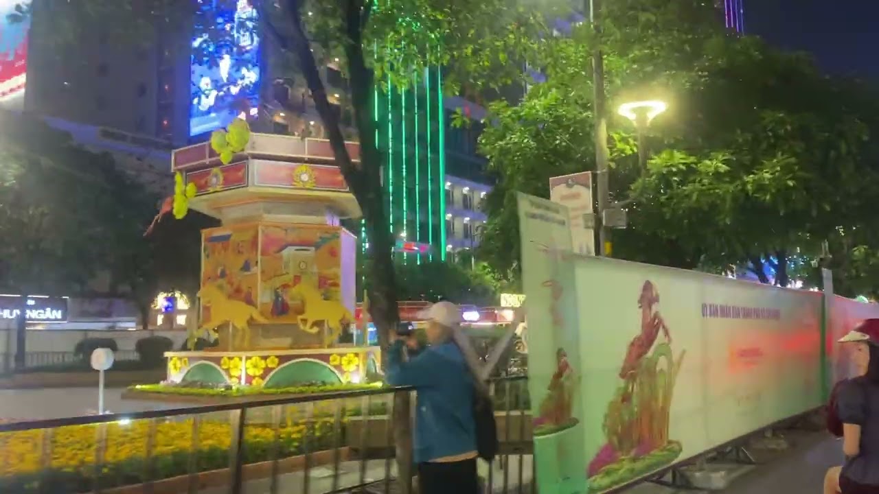 Video đi vòng Nguyễn Huệ quay Chợ hoa Quận 1 