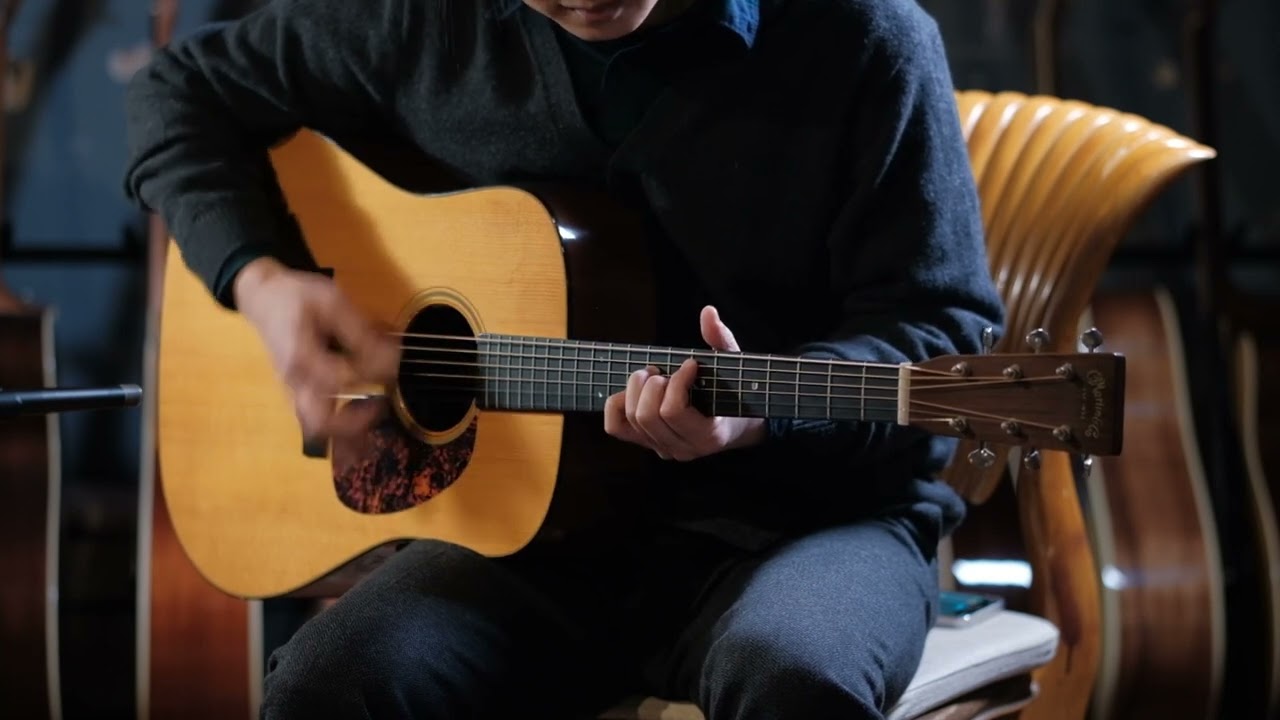 2009 Martin D-18V - YouTube