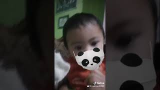 Talita makan krupuk  asin