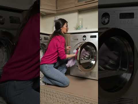 خطوة بسيطة تزيل تجاعيد الملابس دون مكواة 