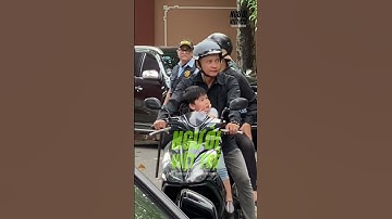 Con trai Quý Bình xuất hiện trong lễ tang bố, nhìn vẻ hồn nhiên của con đến xót lòng #NguoiVietTre