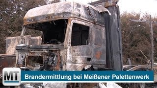 Brandermittler Untersuchen Abgebrannte Palettenfabrik