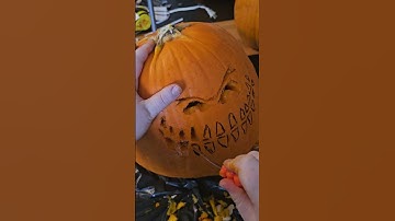 DIY HACK: Use AR Stencils from Da Vinci Eye App this Halloween! #arthack #halloweendecor