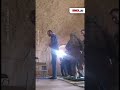 WARGA PALESTINA TETAP SHALAT MESKI DIGANGGU TENTARA ISRAEL