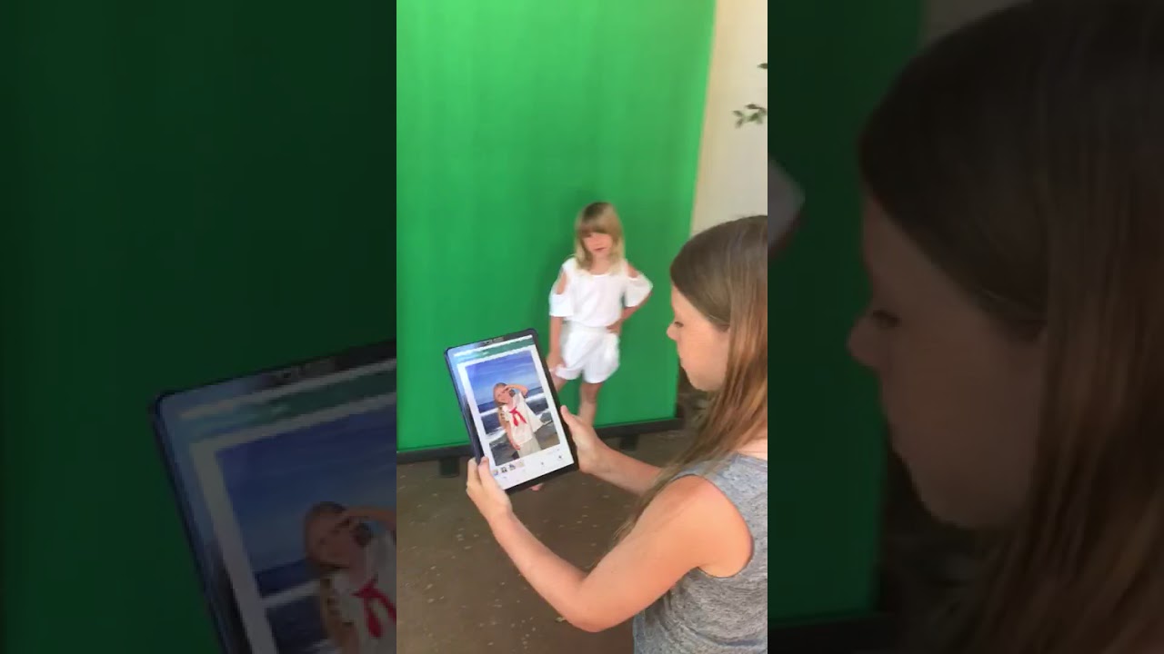 Green Screen Wizard, Green Screen Software (Chroma Key Software) for  Replacing Green Screen Background on Photos