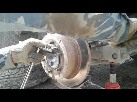 Замена задних тормозных дисков на Pajero 2