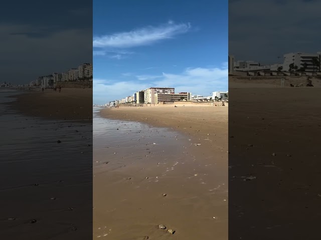 Damos comienzo a octubre en las playas de Cádiz 
#cadiz #lacostadecadiz #playas