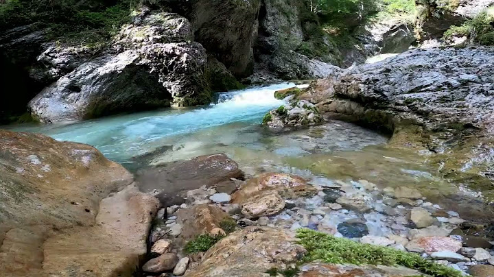 bellissimo rumore dell'acqua che scorre nel torrente per addormentarsi e meditare- ASMR