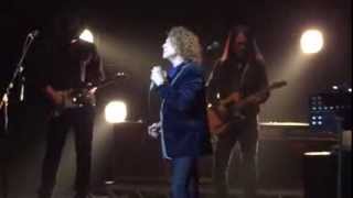 MICK HUCKNALL (Simply Red) singsAMERICAN SOUL:&quot;TELL IT LIKE IT IS&quot;-Hammersmith Apollo,London-28A2013