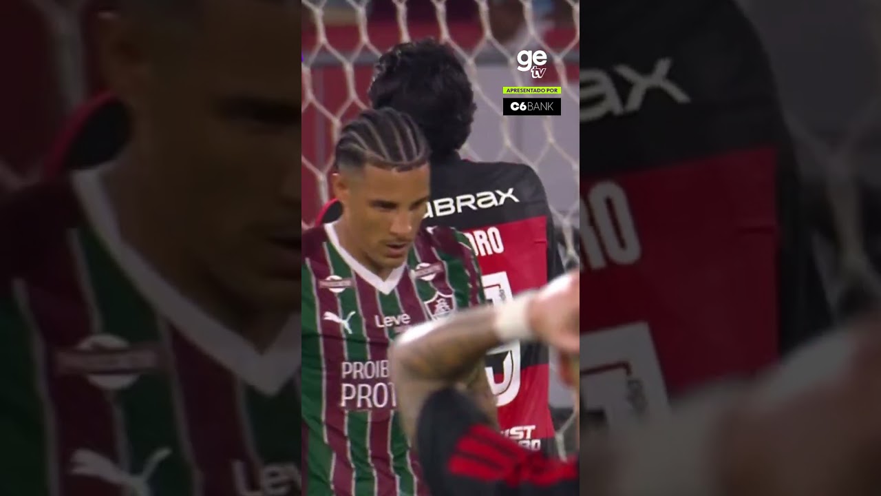 ESSA BOLA DO PEDRO PASSA PERTO DO GOL DO FÁBIO! 🔴⚫ | #shorts | ge tv