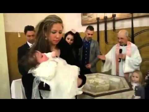 Video: Doveri Dei Padrini Durante Il Sacramento Del Battesimo
