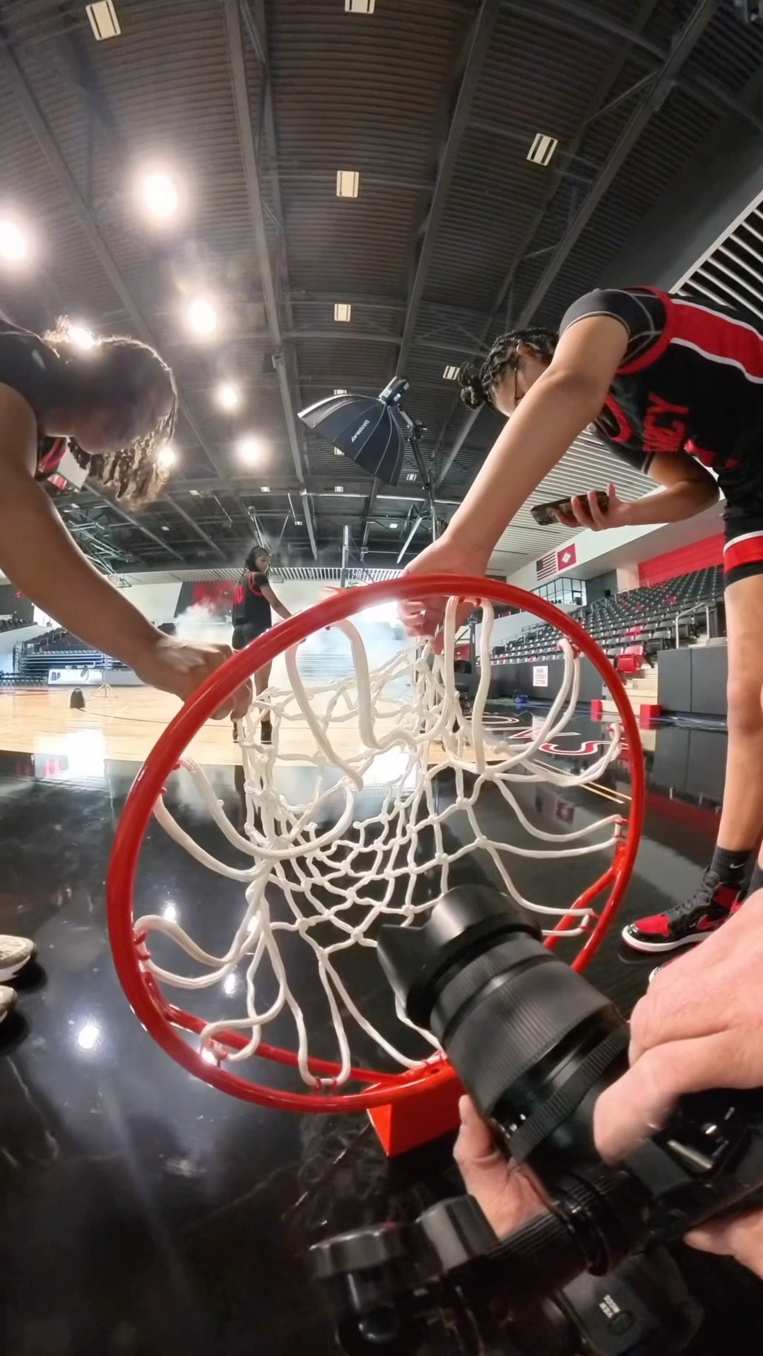 Mini Hoopin! Girls basketball photoshoot. The reactions! #womensbasketball #basketball #photographer